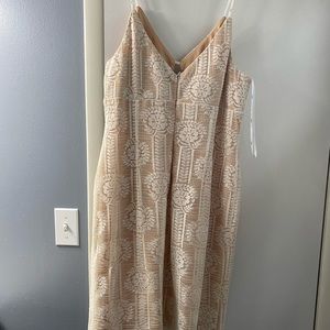Worn once women’s XL lulus dress.